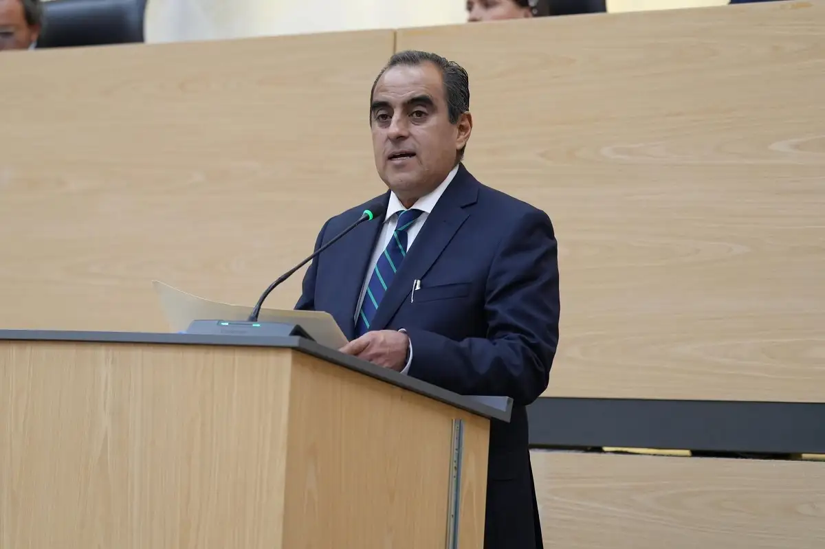 “Ya deberían renunciar”, diputados arremeten contra secretario general y jurídico del Congreso de Puebla 3 Deben renunciar secretario general y jurídico del Congreso: diputados