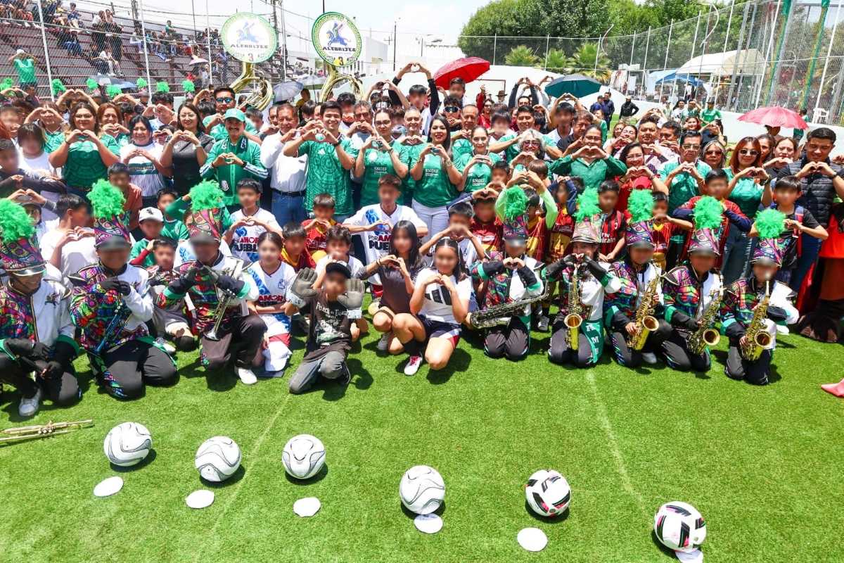 La presidenta municipal Tonantzin Fernández inauguró el Mundialito Social 2026 en San Pedro Cholula para promover el deporte infantil y la convivencia familiar.