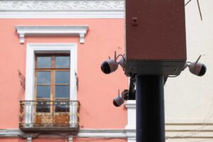 El Gobierno Municipal informó que los nuevos postes inteligentes de Puebla contarán con sismógrafos para alertar sobre temblores y cámaras con inteligencia artificial.