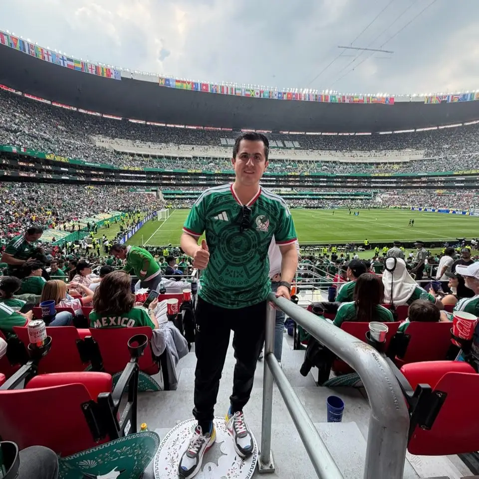 Políticos poblanos en el Mundial son criticados por sus lujos