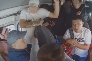 Exhiben a carteristas de la Ruta 55 y los encaran