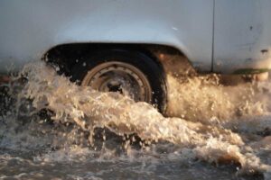 Las fuertes lluvias en Puebla el 12 de junio causaron inundaciones en el Bulevar Hermanos Serdán, Circuito Juan Pablo II y el colapso del drenaje en la Avenida Juárez. | Foto: Agencia Enfoque