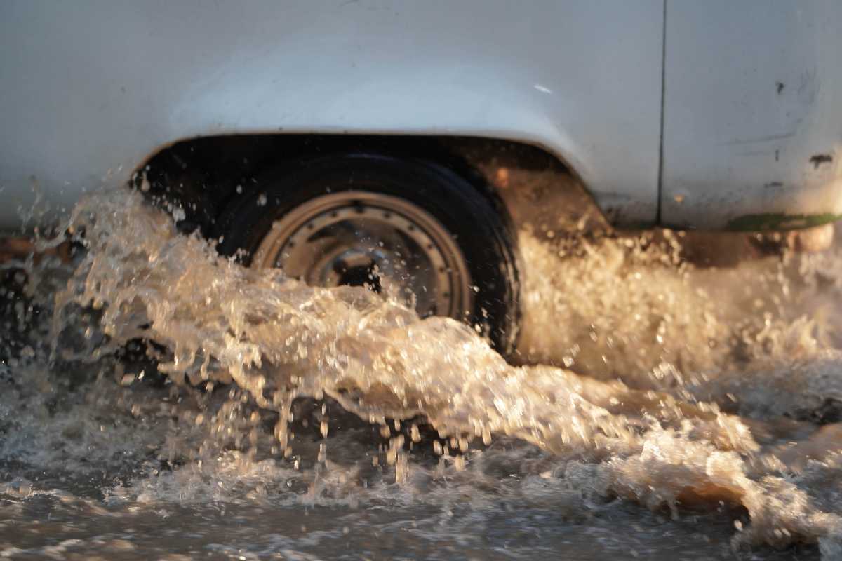 Las fuertes lluvias en Puebla el 12 de junio causaron inundaciones en el Bulevar Hermanos Serdán, Circuito Juan Pablo II y el colapso del drenaje en la Avenida Juárez. | Foto: Agencia Enfoque
