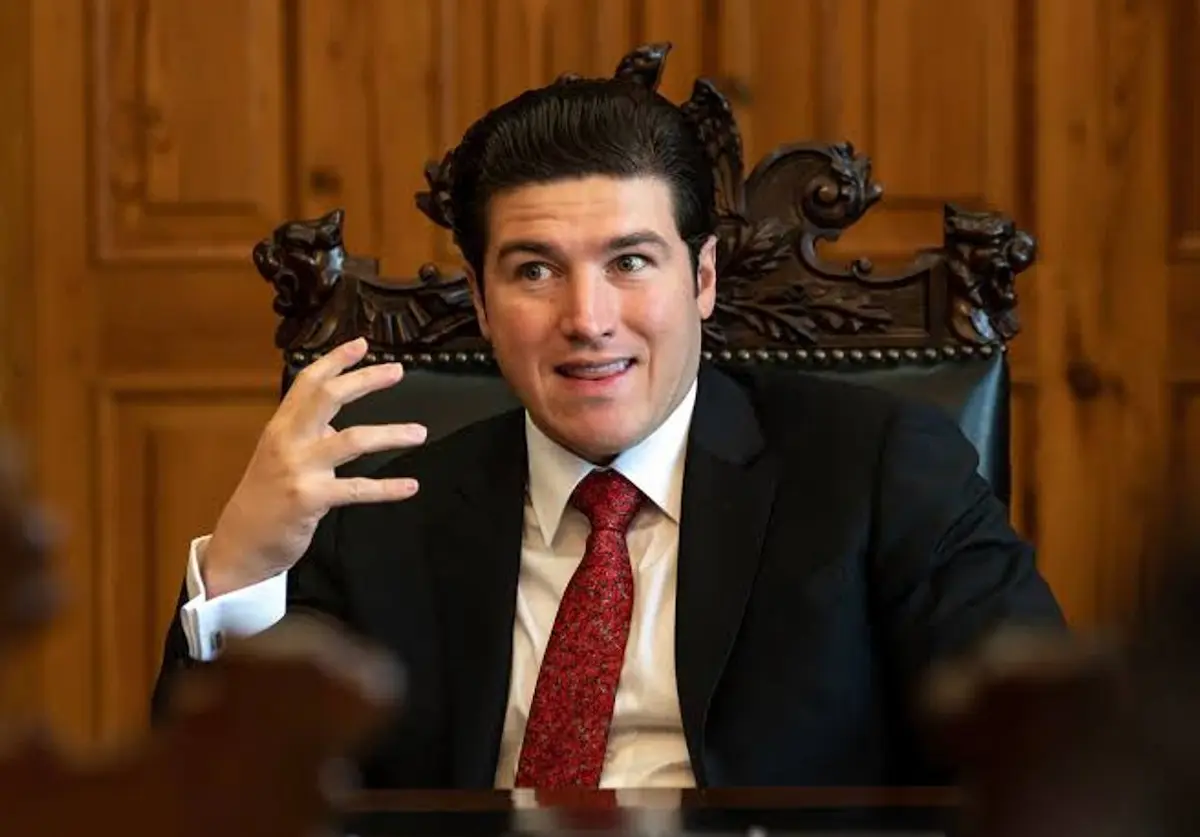 Samuel García enfrenta juicio político en Nuevo León por desvío millonario