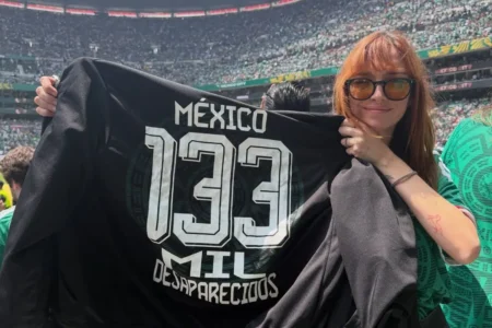 Regina Blandón protesta por desaparecidos en el Mundial 2026