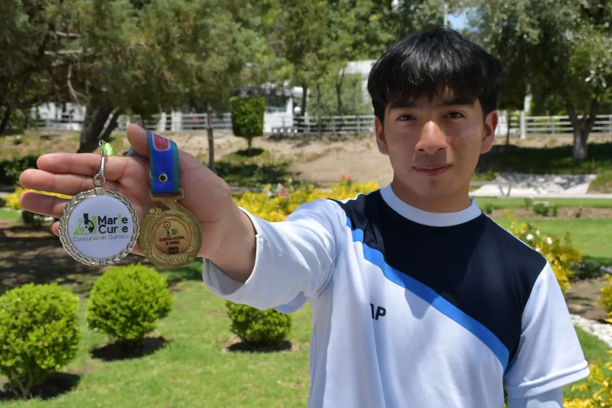 Estudiantes BUAP ganan medallas de plata en Olimpiada Nacional de Química
