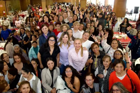 Mujeres vamos a seguir transformando Puebla, afirma Laura Artemisa ante más de mil 700 integrantes de REMA