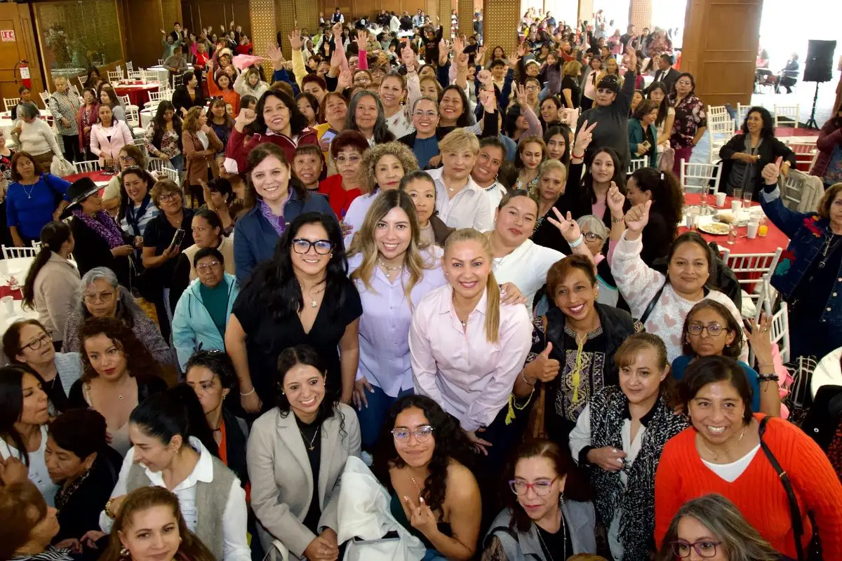 Mujeres vamos a seguir transformando Puebla, afirma Laura Artemisa ante más de mil 700 integrantes de REMA