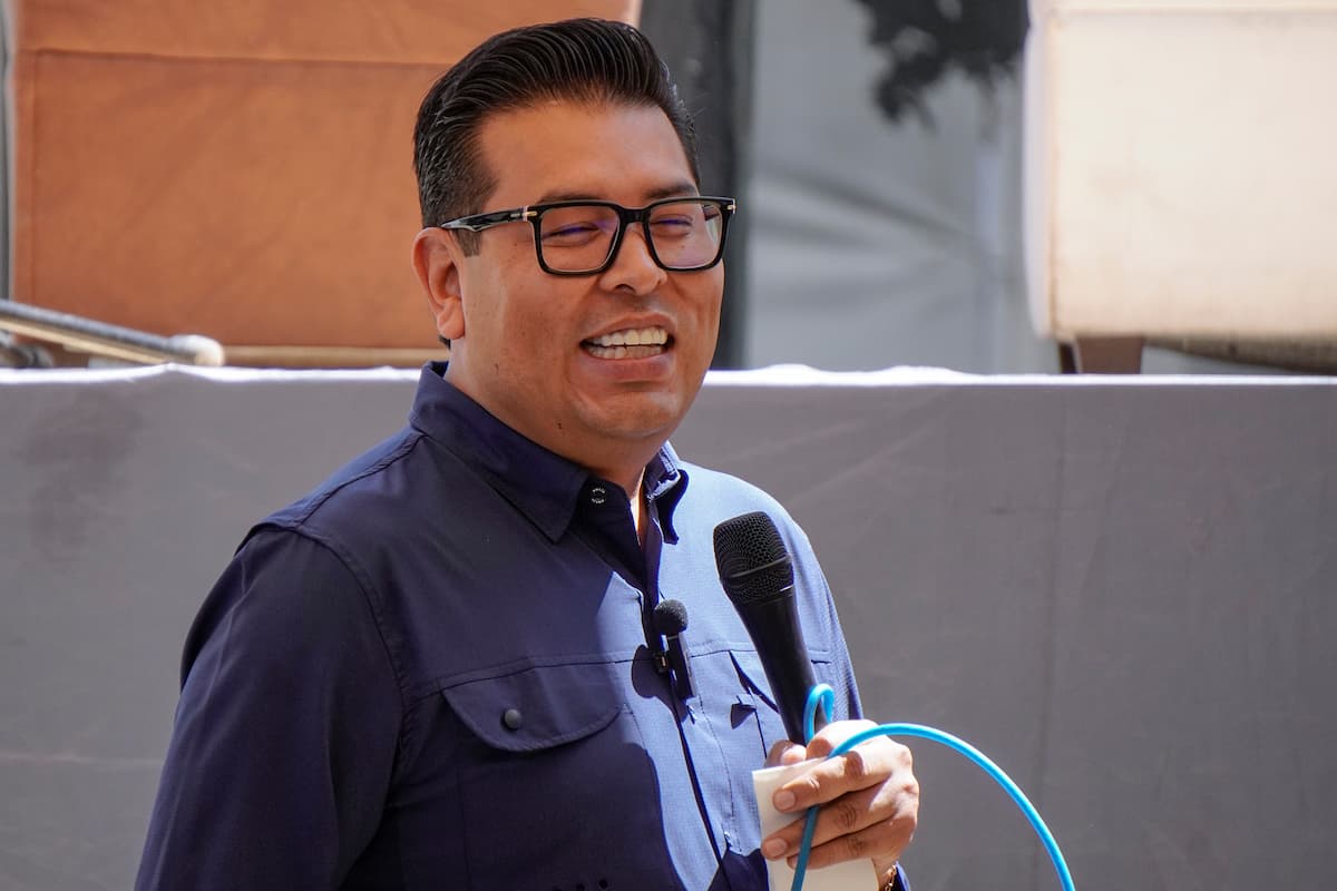 Néstor Camarillo buscará alcaldía de Puebla por MC