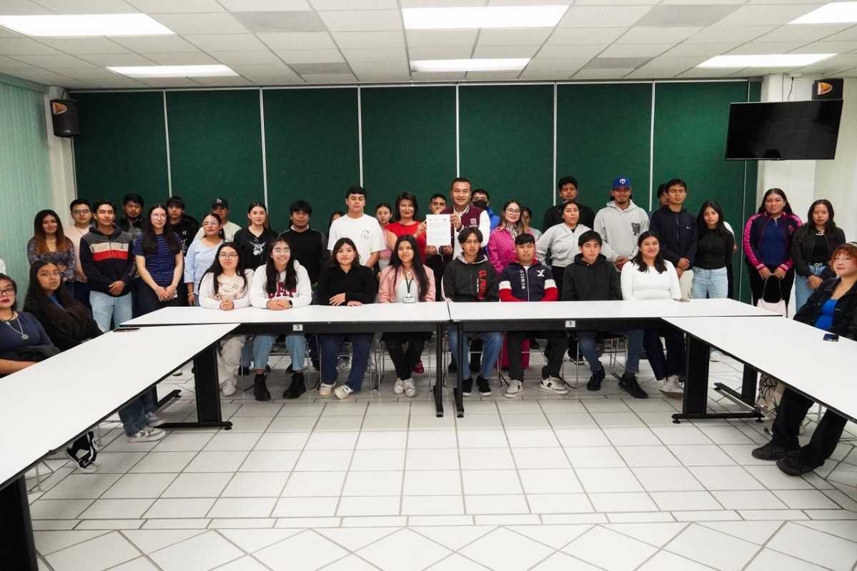 Becas Creciendo Juntos: Roberto Solís Valles y la rectora de la UTH firmaron el convenio | Foto: Gobierno de Huejotzingo