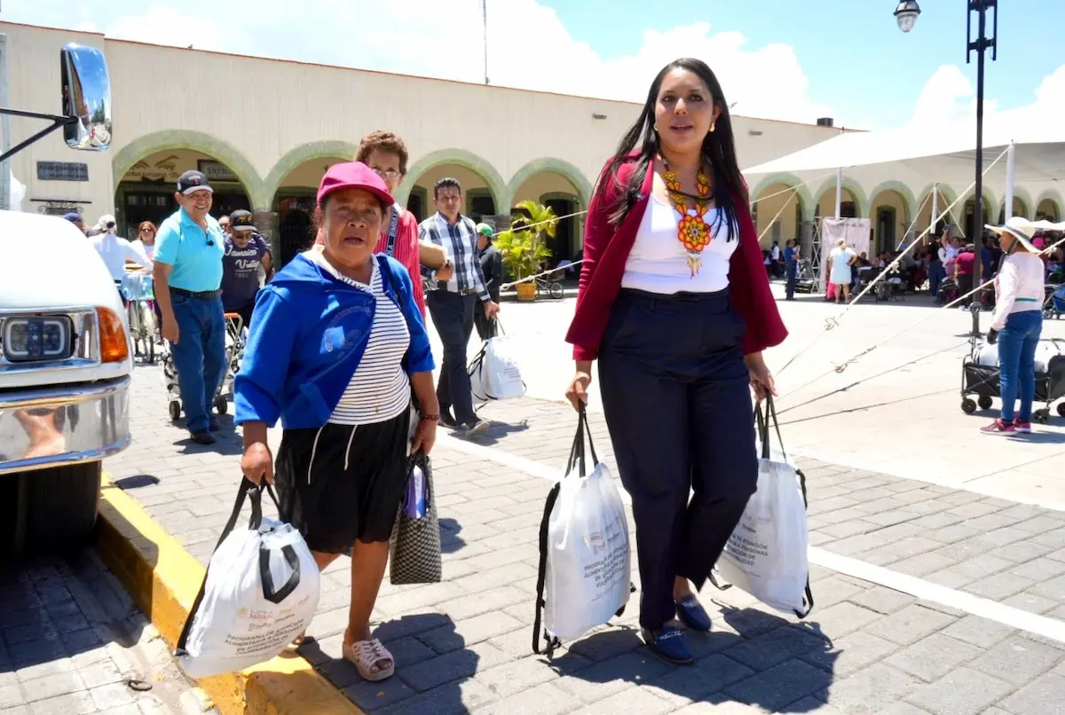 Trabaja Tonantzin Fernández en coordinación con el DIF Estatal en favor de los sectores más vulnerables