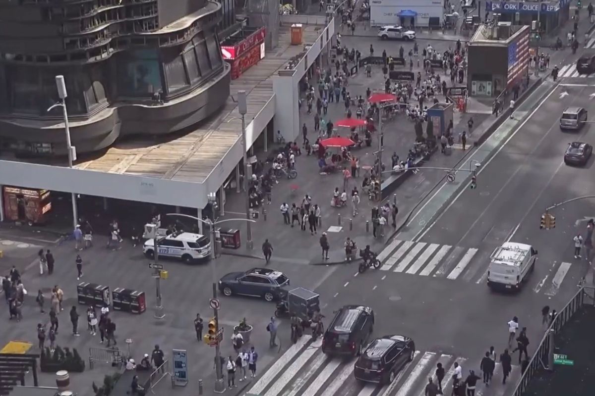 VIDEO: Tiroteo en Times Square deja un herido y un sospechoso detenido 8 Tiroteo en Times Square deja un herido y un sospechoso detenido
