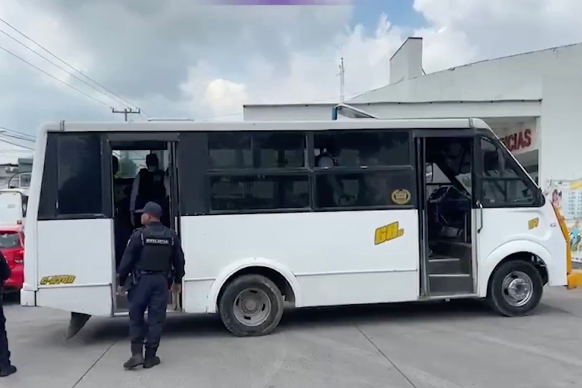 Chofer de la Ruta 68 A se vuela un tope en Xonacatepec