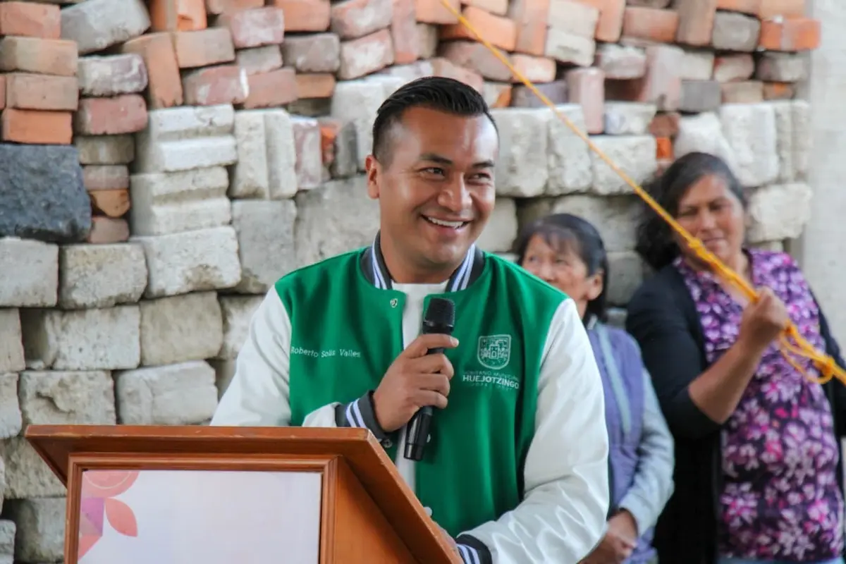 Roberto Solís cumple en la colonia Tecayehuatzin: Arranca la transformación de su red de agua potable