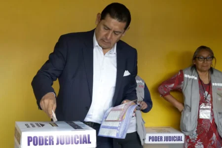 Armenta busca aplazar elección judicial de Puebla para 2028