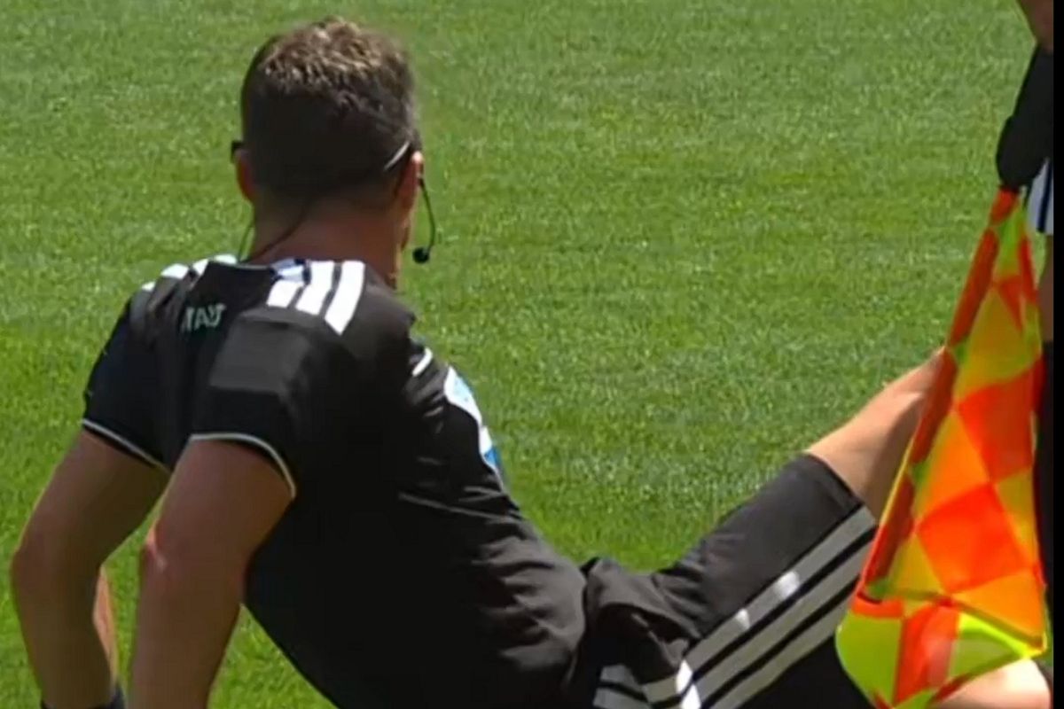 El árbitro Felix Zwayer sufre calambre en medio del Estados Unidos vs Australia 3 Felix Zwayer