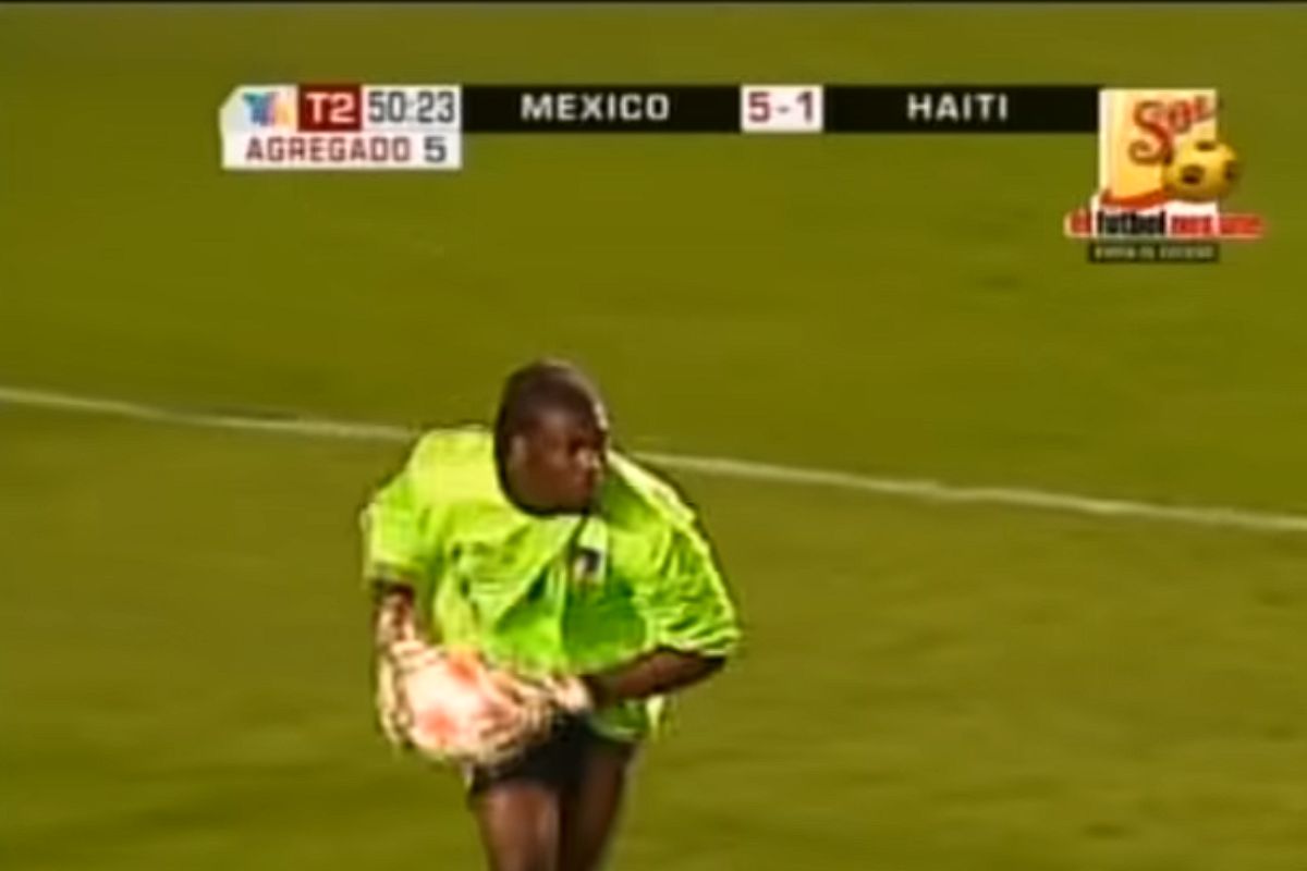 Martinoli y Placide se reencuentran con playera conmemorativa inspirada en partido de 2008 2 Martinoli y Placide (3)