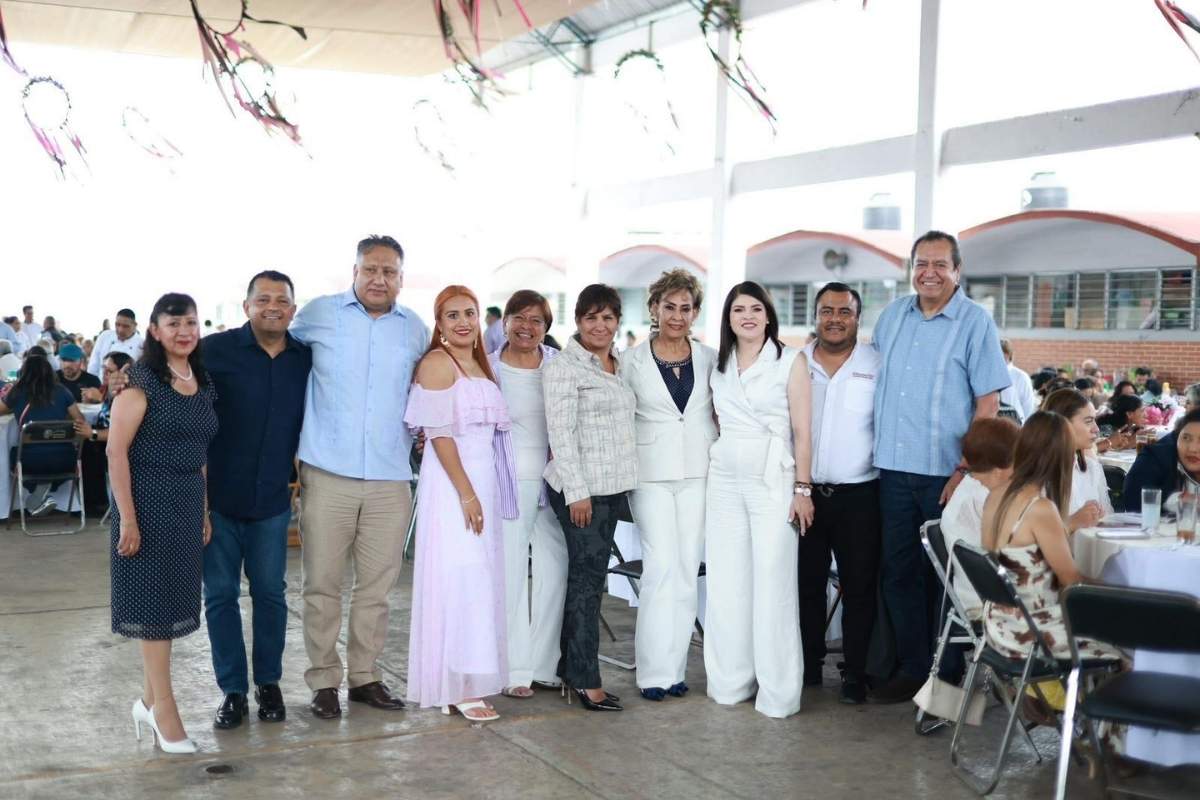 Bety Sánchez y maestros de Zacatlán echan la casa por la ventana- baile, canto y hasta un auto