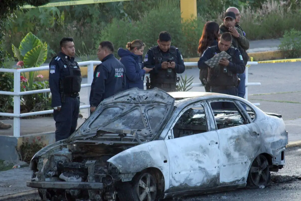 Era solo un cuerpo calcinado en el Periférico dentro de auto