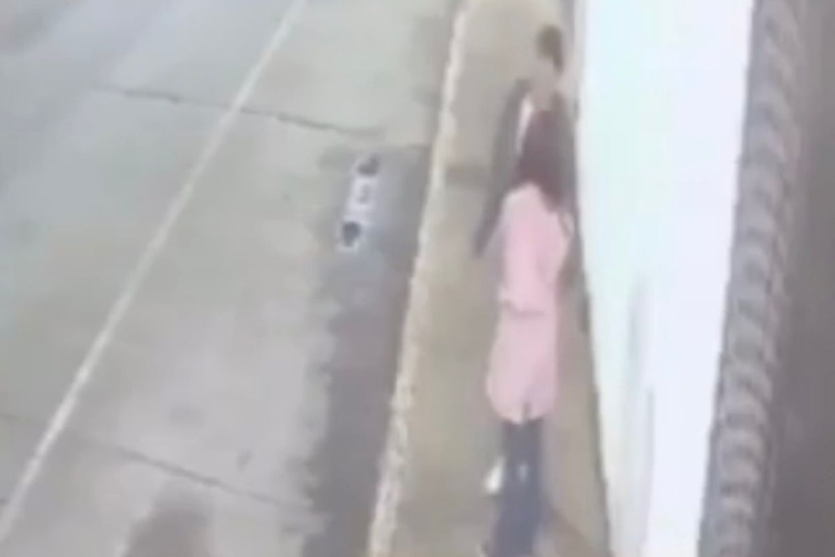 Captan a sujeto golpeando a su pareja en San Felipe Hueyotlipan