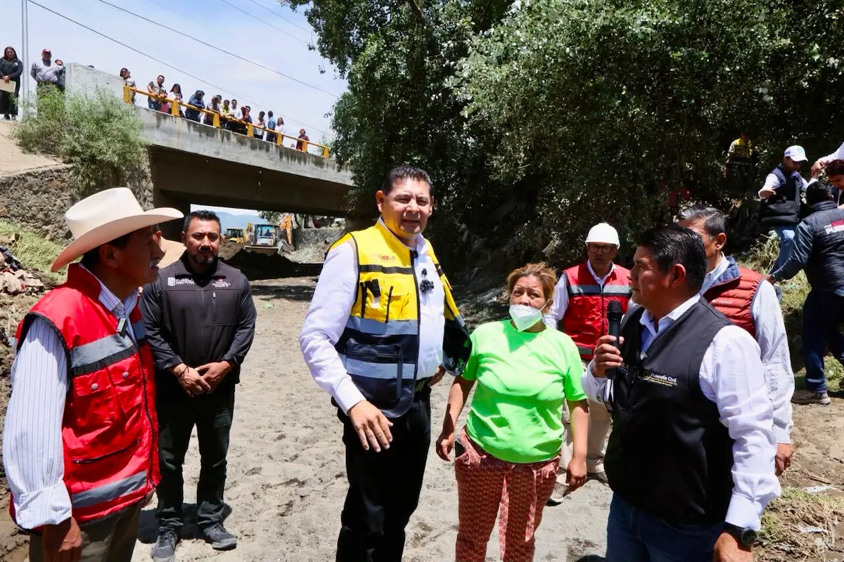 Por tierra y por aire, gobernador Armenta Mier recorre zona afectada en Ciudad Serdán