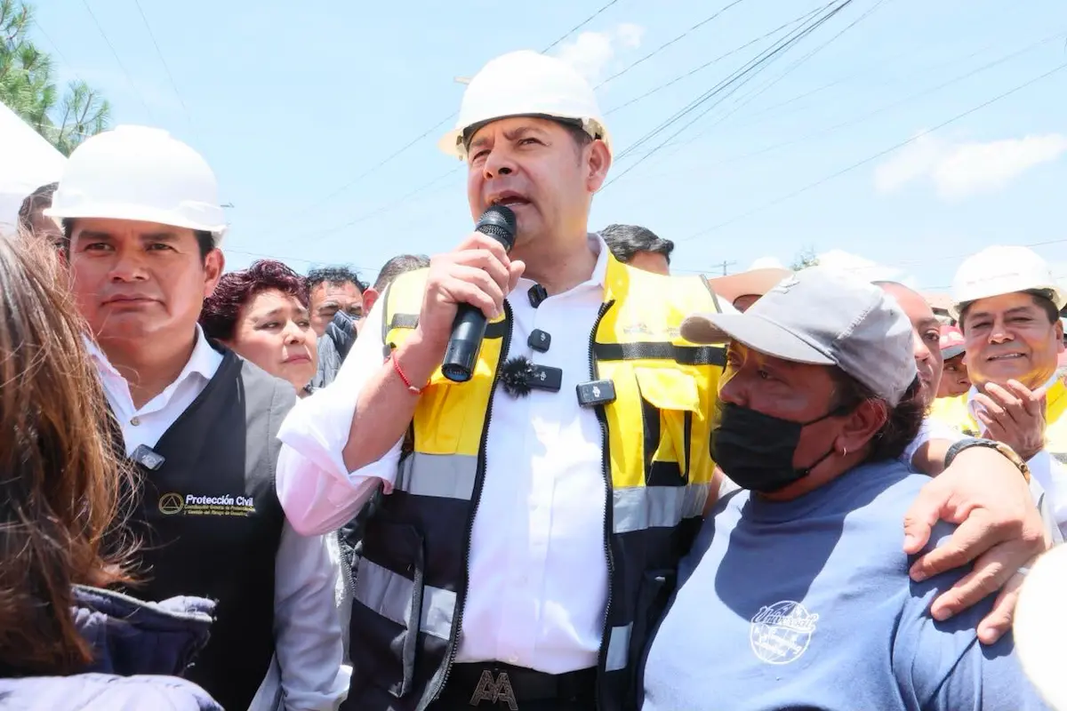 Por tierra y por aire, gobernador Armenta Mier recorre zona afectada en Ciudad Serdán