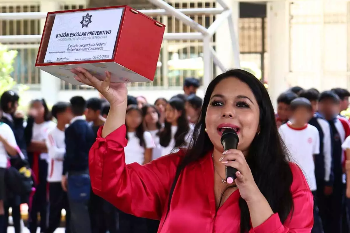Con Buzon Rojo Tonantzin Fernandez fortalece la prevencion en escuelas de San Pedro Cholula 2