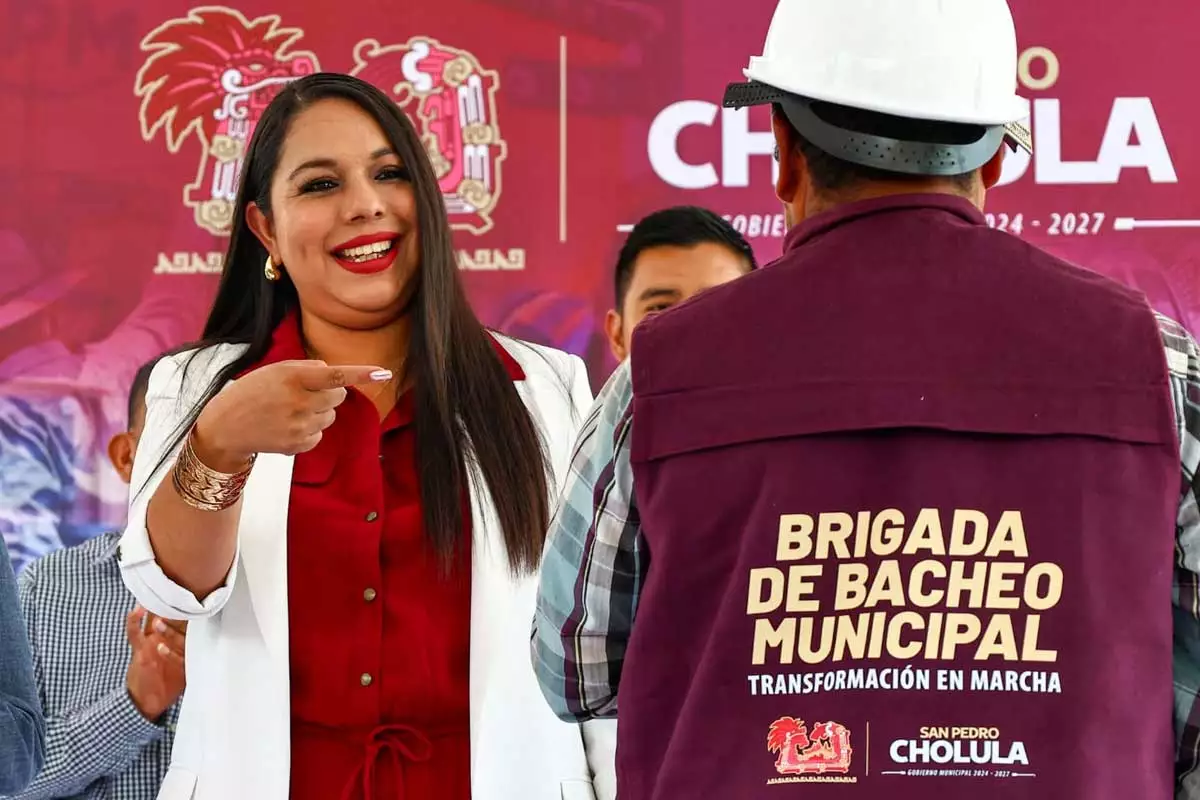 Con nuevos modulos de bacheo Tonantzin Fernandez refuerza la movilidad en San Pedro Cholula 1