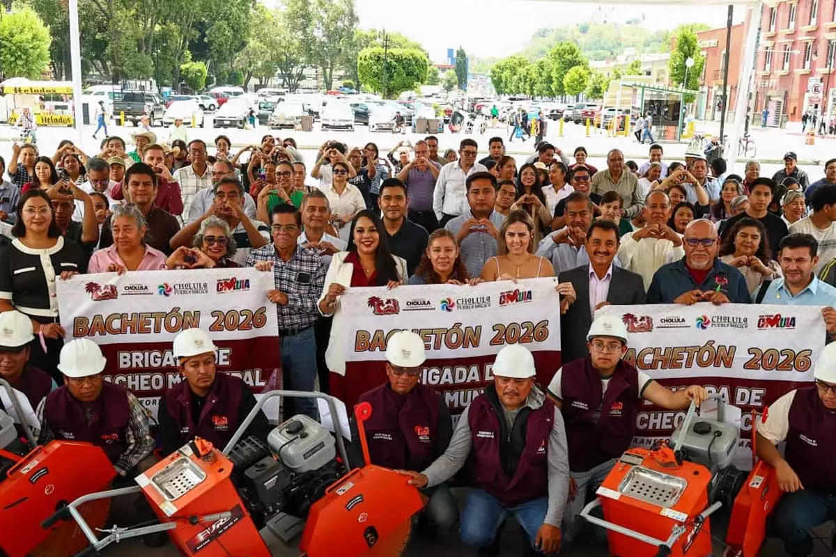 Con nuevos modulos de bacheo Tonantzin Fernandez refuerza la movilidad en San Pedro Cholula 2
