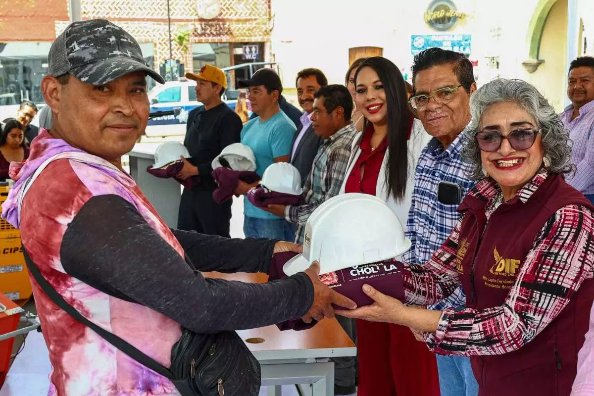 Con nuevos modulos de bacheo Tonantzin Fernandez refuerza la movilidad en San Pedro Cholula 3