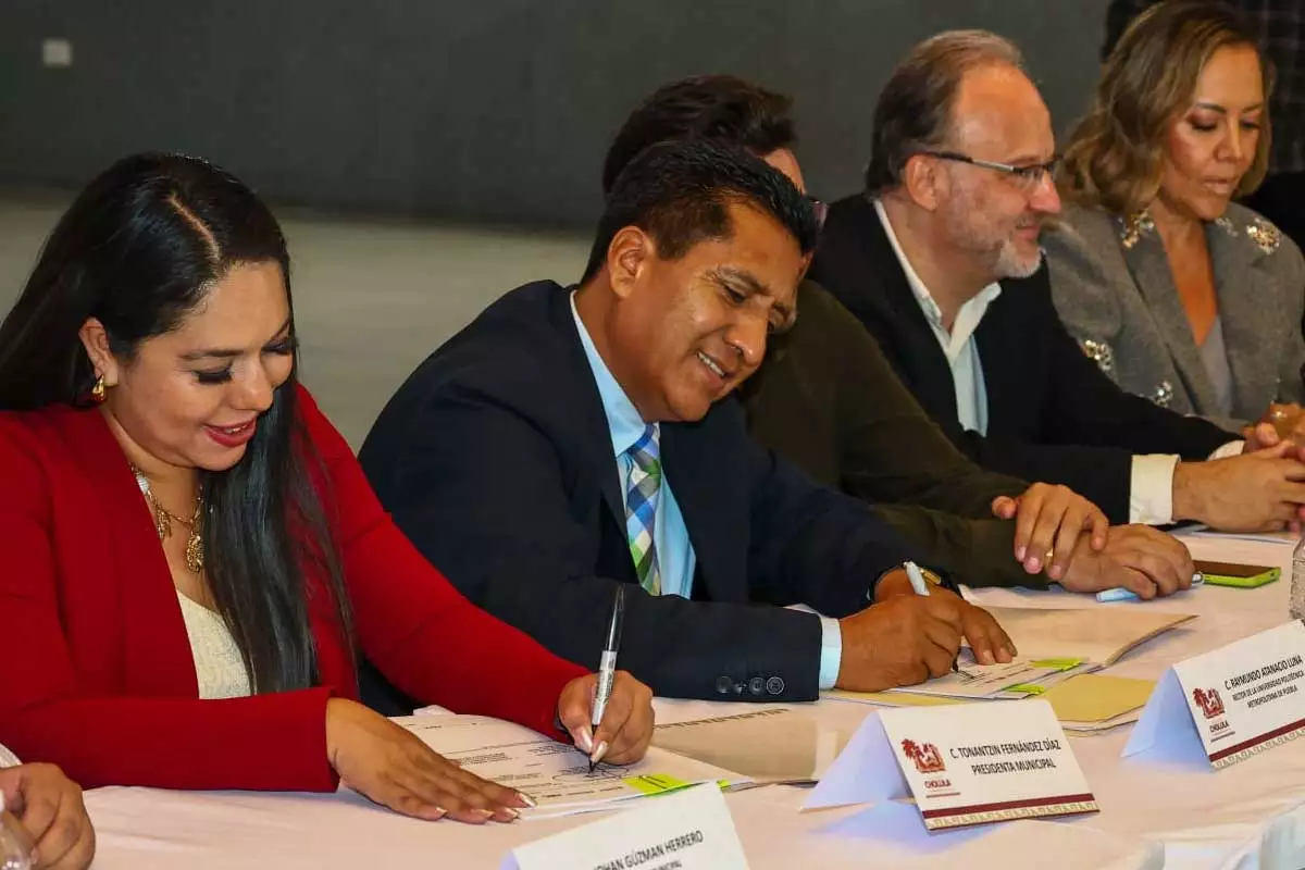 Refuerza Tonantzin Fernandez compromiso con la educacion superior en San Pedro Cholula 3