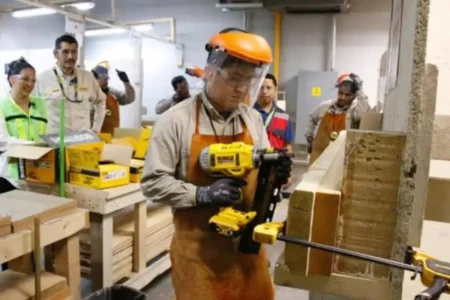Reubicarán a trabajadores de Stanley Black & Decker Puebla