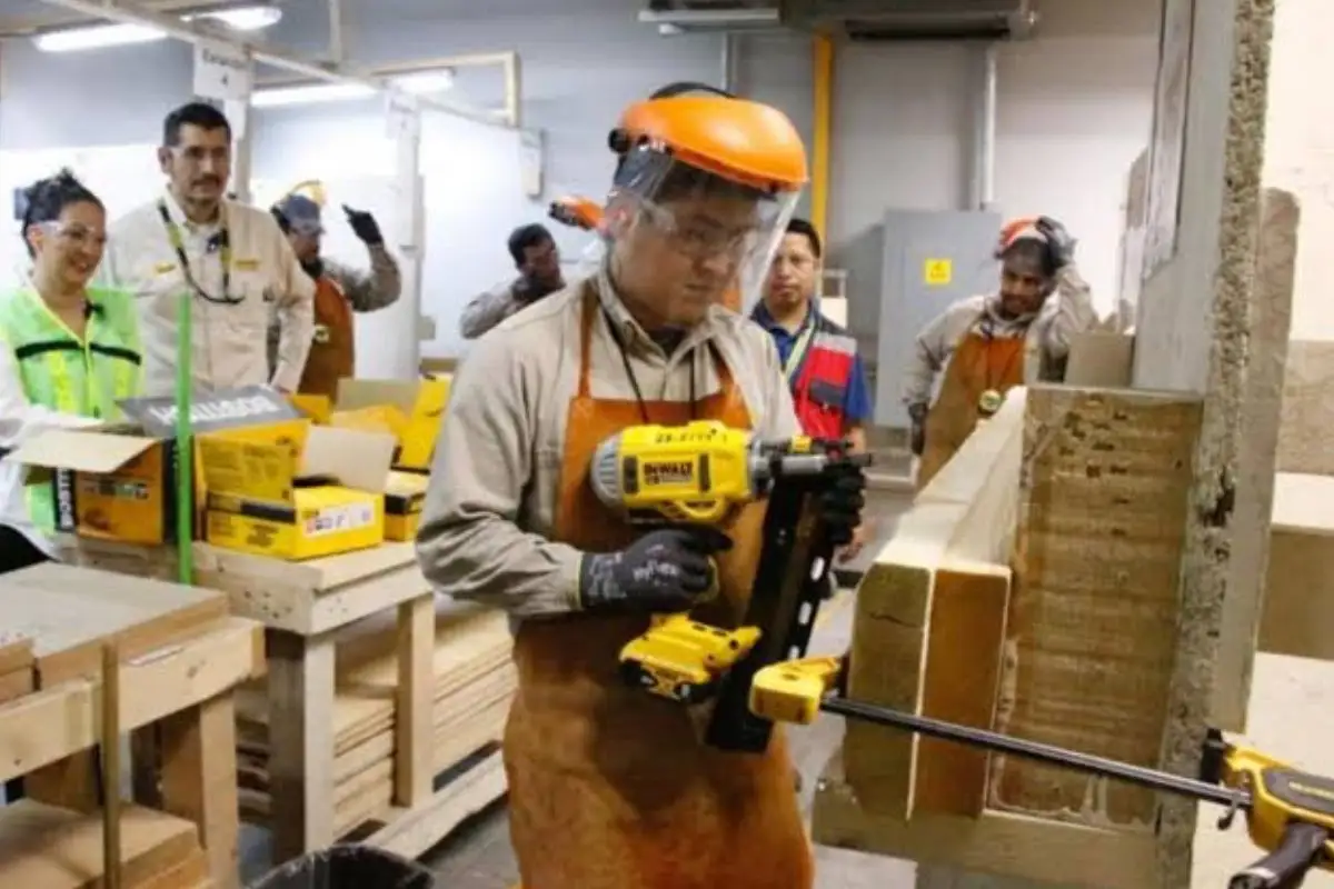 Reubicarán a trabajadores de Stanley Black & Decker Puebla