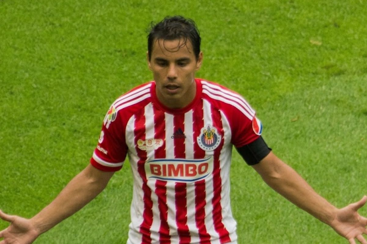 Omar Bravo (2)