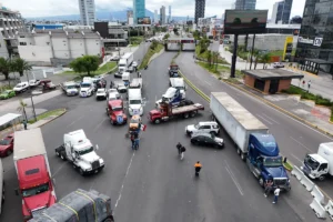 Transportistas desquician la autopista a Atlixco y la Puebla-México