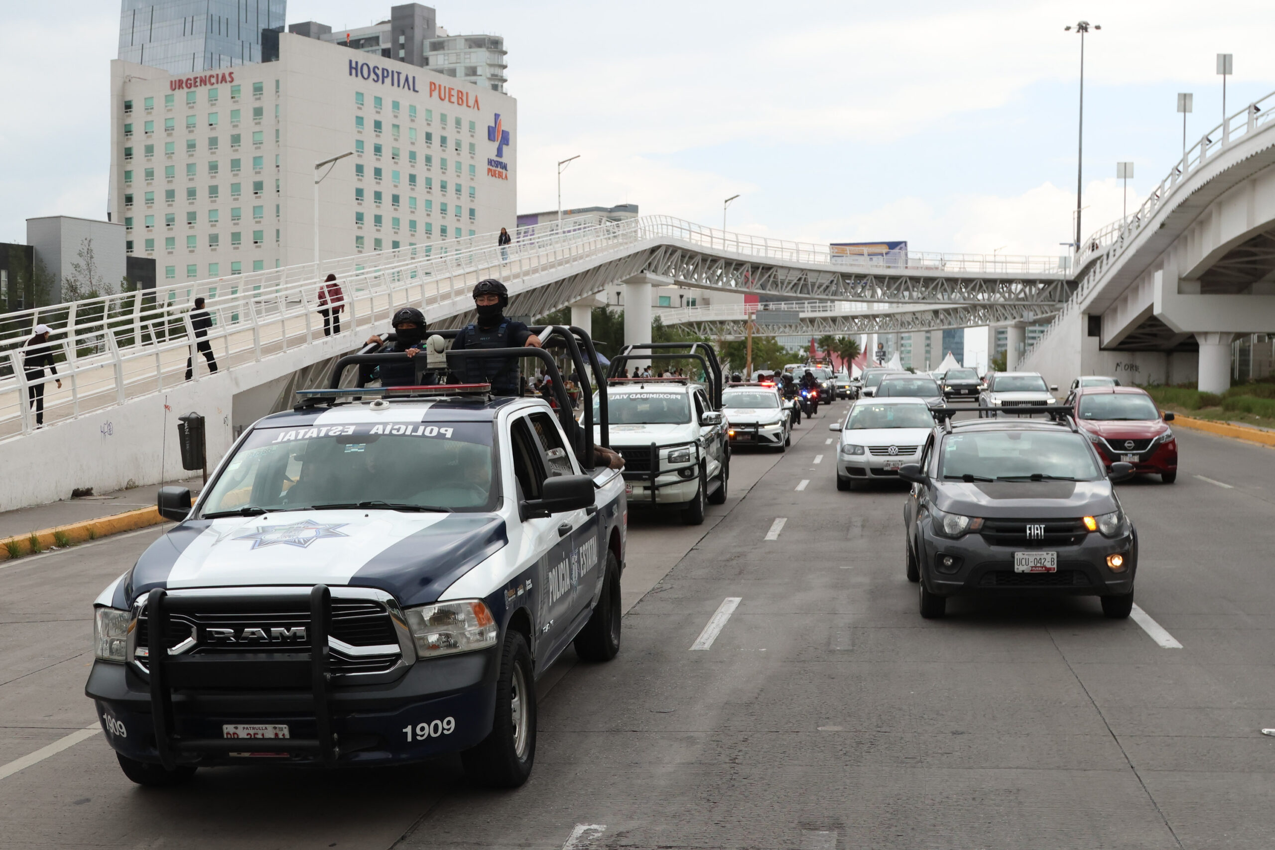 tirador de la Atlixcáyotl dispara desde un auto