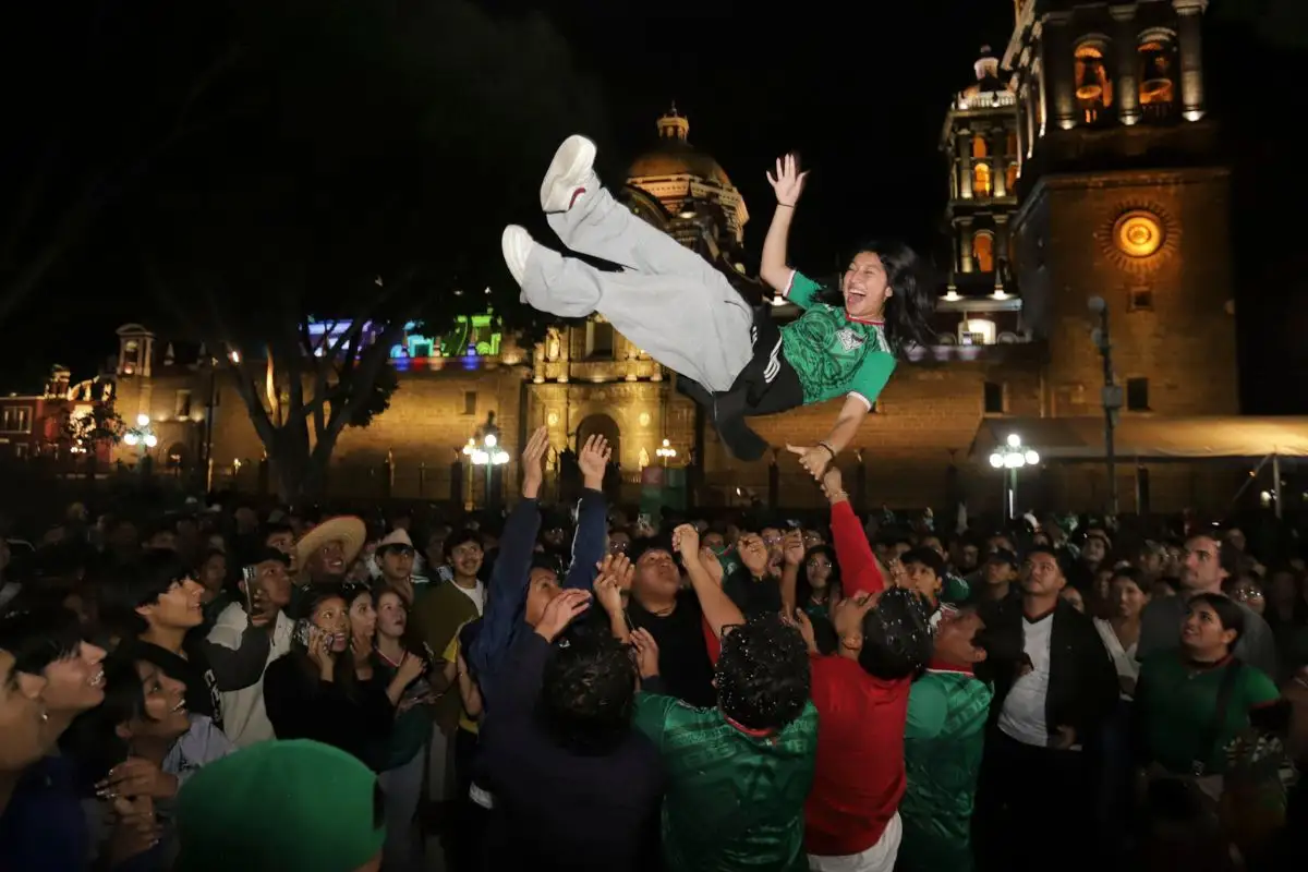 (FOTOS) Así poblanos celebran triunfo de México vs Chequia