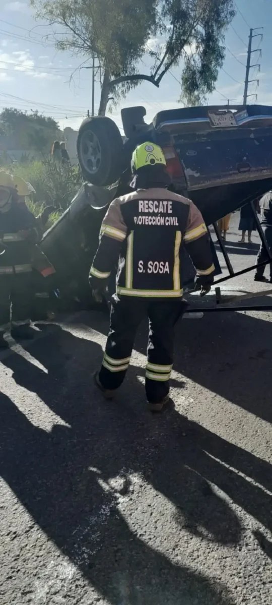 Volcadura en la México-Puebla deja tres personas heridas