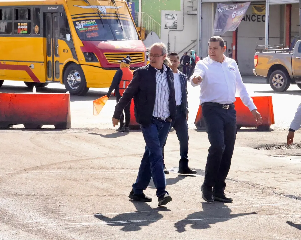 Presidenta Sheinbaum destaca estrategia de Armenta para pavimentación con maquinaria propia