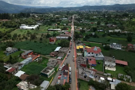 Bety Sánchez le cumple a Tlatempa y entrega la rehabilitación de su camino principal