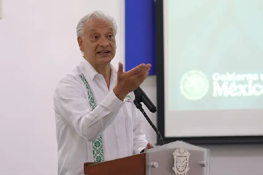 ¿Quién es el ex director de Pemex grabado golpeando a su esposa?