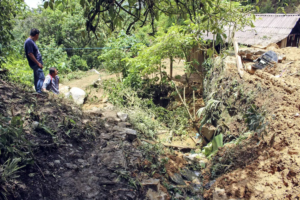 Armenta acude a Eloxochitlán para apoyar a familias afectadas por lluvias en la Sierra Negra de Puebla