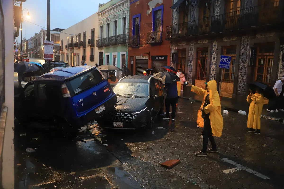 Tormenta provoca apagones en Puebla
