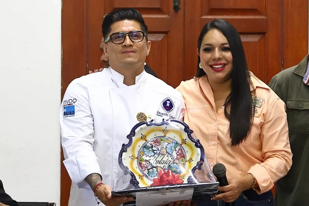 Tonantzin Fernández reconoce a Eduardo Luna por proyectar a Cholula en la gastronomía mundial