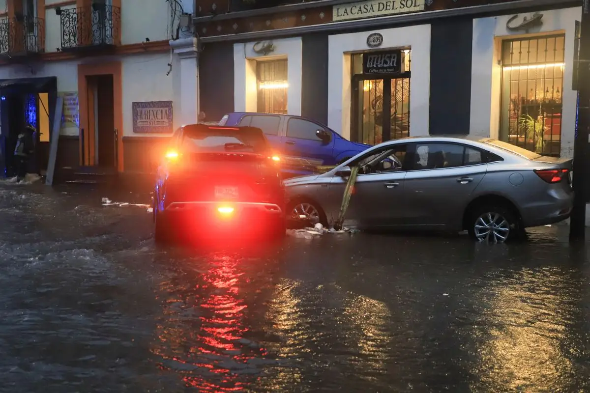 Mi coche sigue bajo el agua por inundación en el estacionamiento de San Francisco