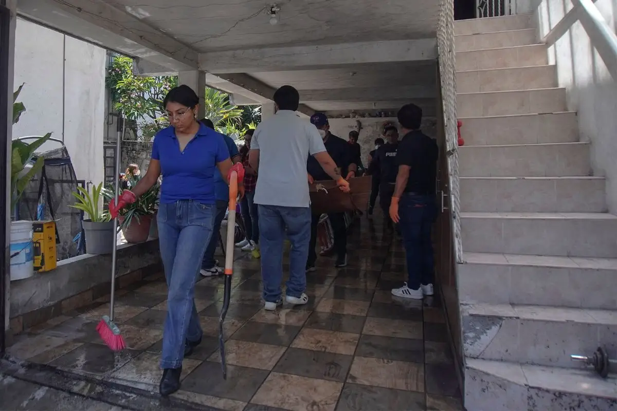 Armenta ofrece apoyos a afectados por la lluvia en Puebla