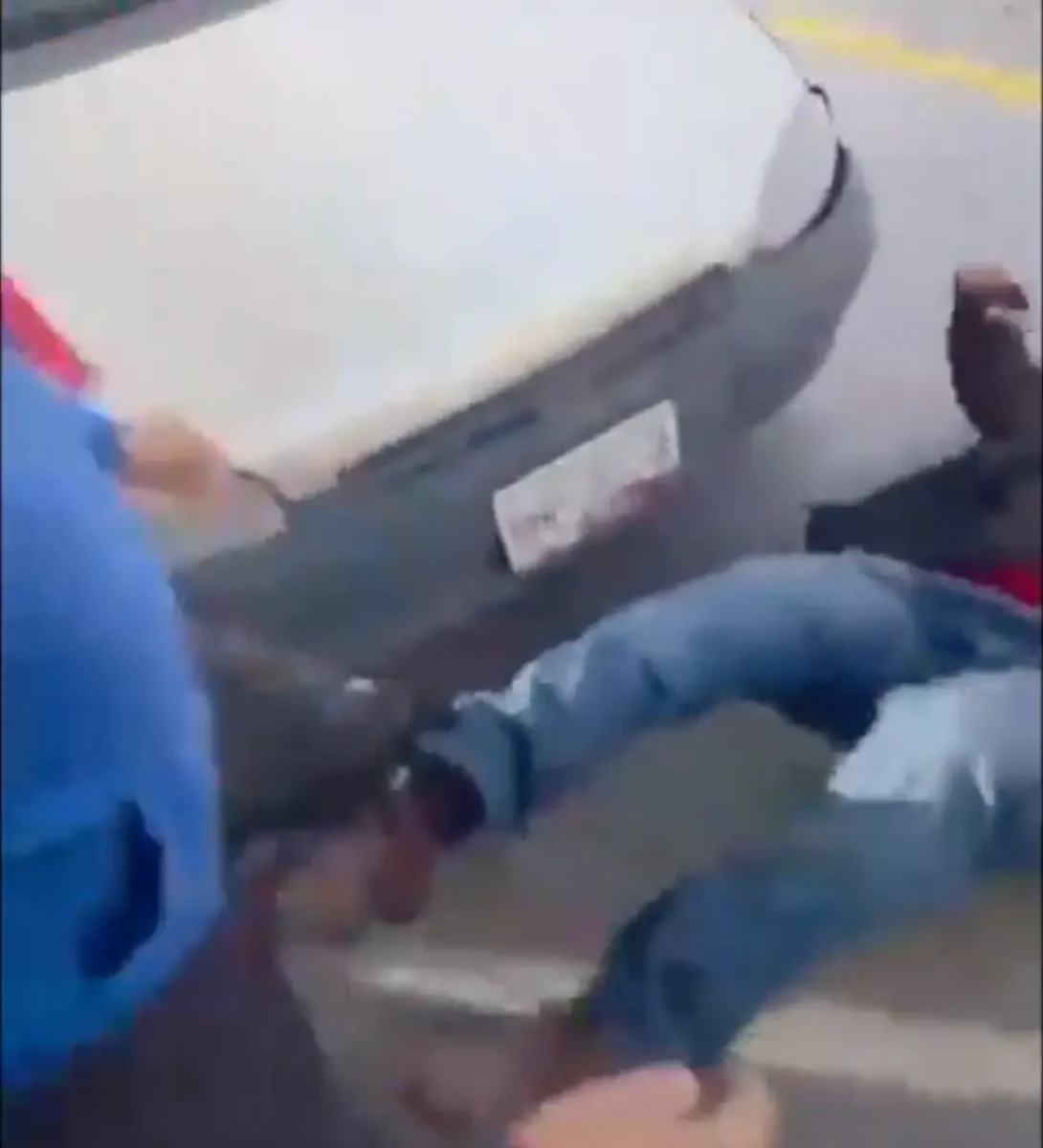 Agreden a fotógrafo de Agencia Enfoque en gasolinera Mobil de Puebla