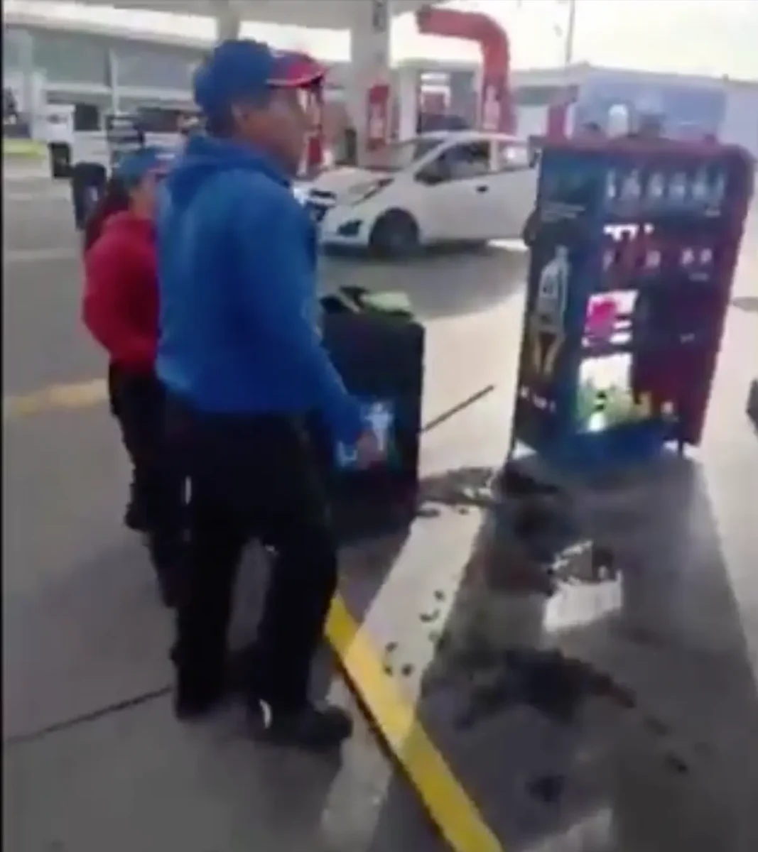 Agreden a fotógrafo de Agencia Enfoque en gasolinera Mobil de Puebla