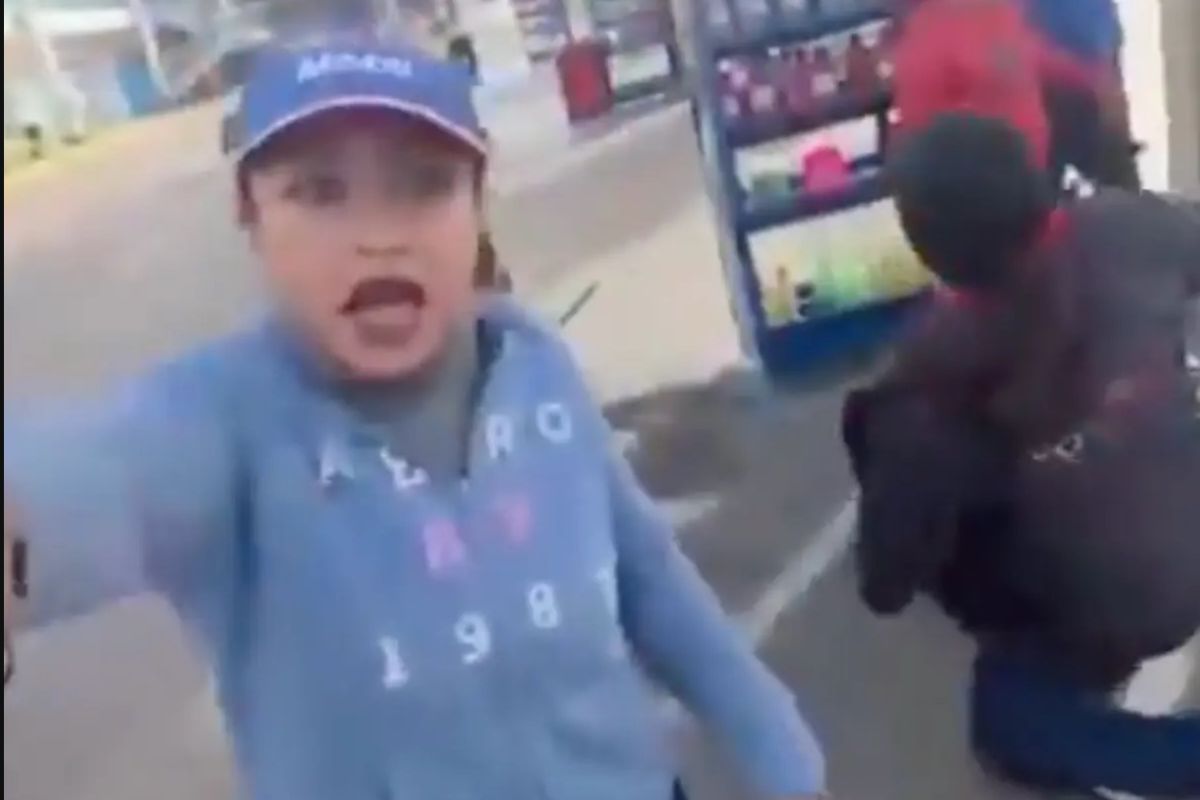 Agreden a fotógrafo de Agencia Enfoque en gasolinera Mobil de Puebla