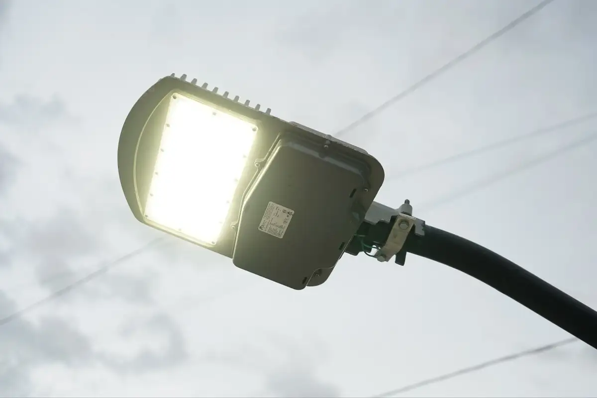 Inaugura Pepe Chedraui alumbrado público en Galaxia La Laguna con tecnología LED